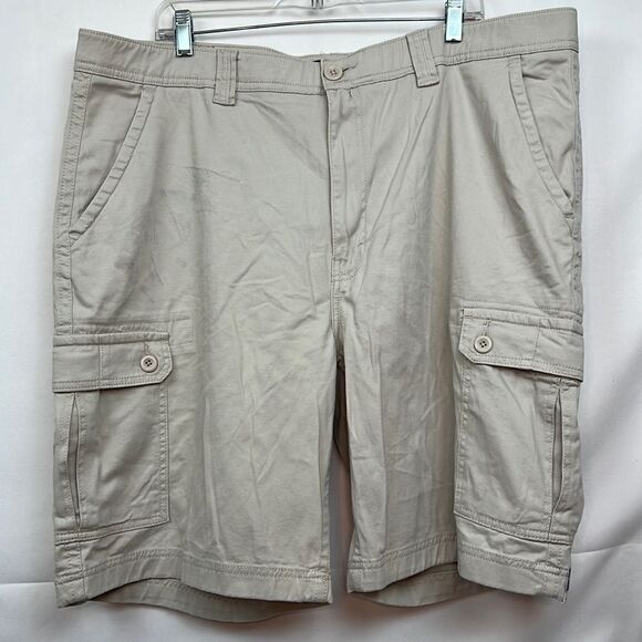 St. John’s Bay Power Stretch Khaki Cargo Shorts Flawed NWT size 42 - Picture 1 of 14